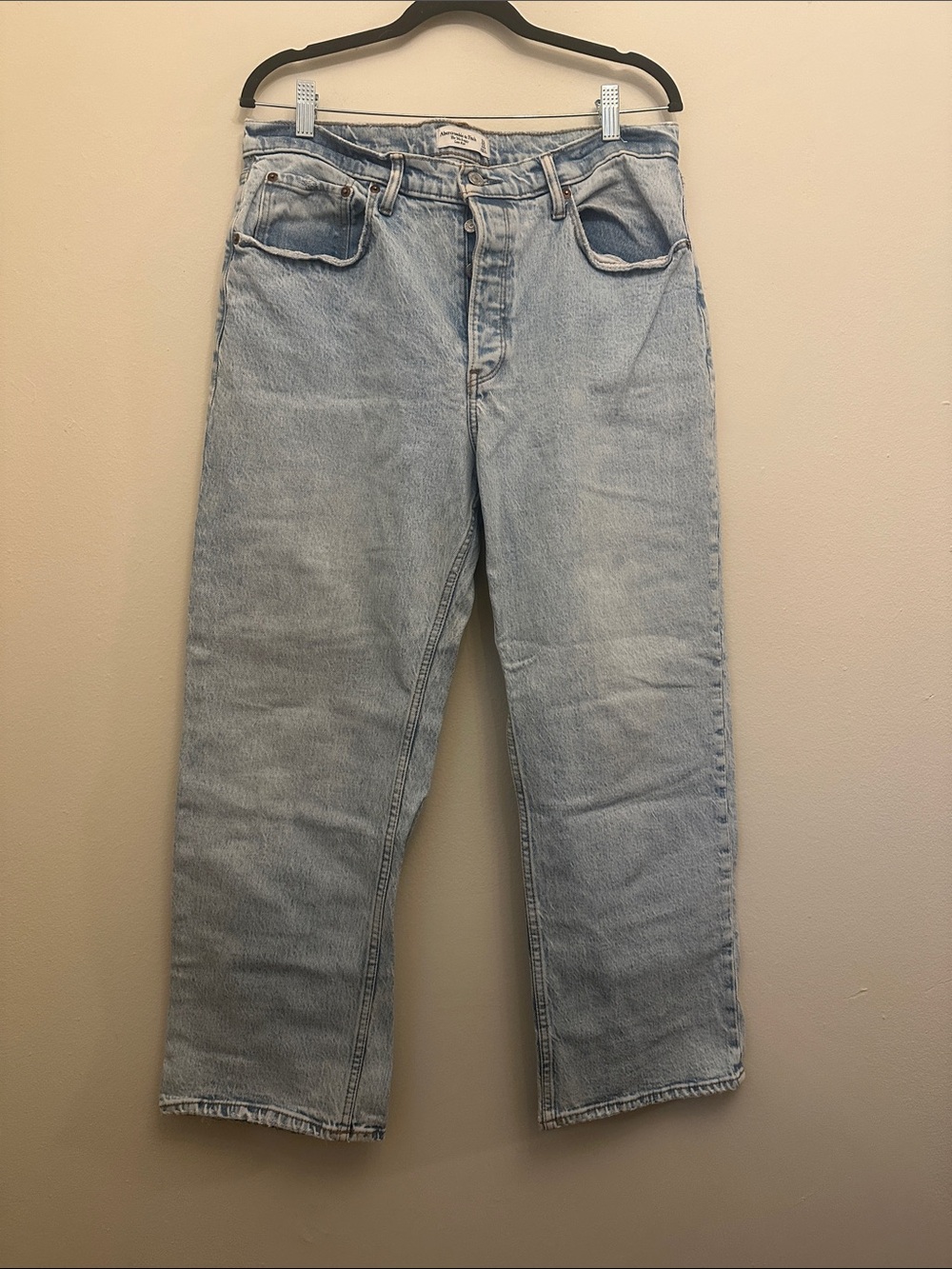 Abercrombie & Fitch Light Blue The ‘90s Baggy Low Rise Distressed Jeans Sz 31